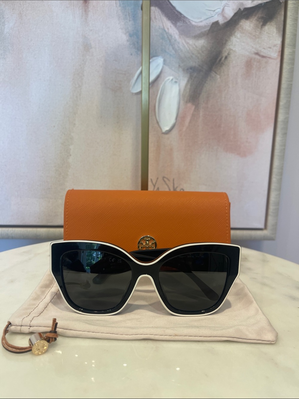 NWOT Tory Burch Black and White Cat-Eye Sunglasses with Orange Case